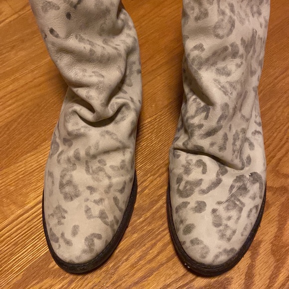 Matisse Eastside bootie size 10 leather back zip snow leopard pattern gray/white - Picture 9 of 14